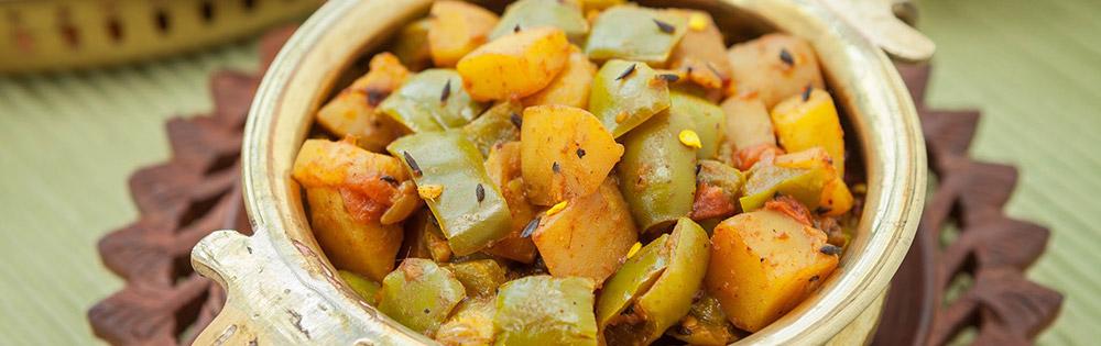 Aloo-Shimla-Mirch Ki Sabzi Aloo-Shimla-Mirch Ki Sabzi