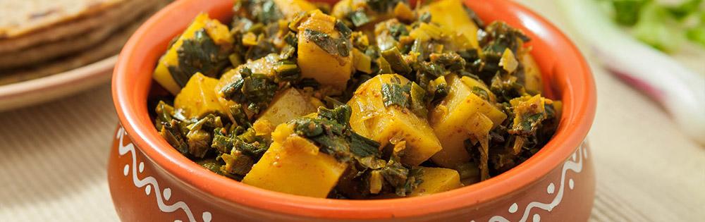 Aloo Hare Pyaaz Ki Sabzi Aloo Hare Pyaaz Ki Sabzi