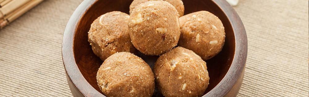 Atte Ke Laddoo Atte Ke Laddoo